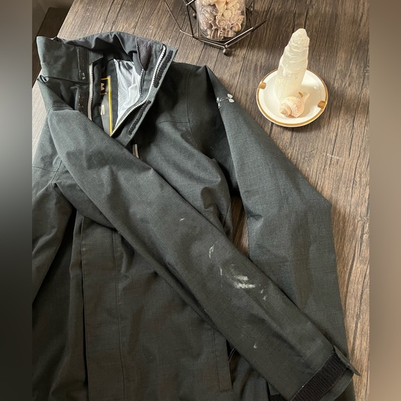 Under Armour Windbreaker/Rain Jacket size S - Picture 4 of 4